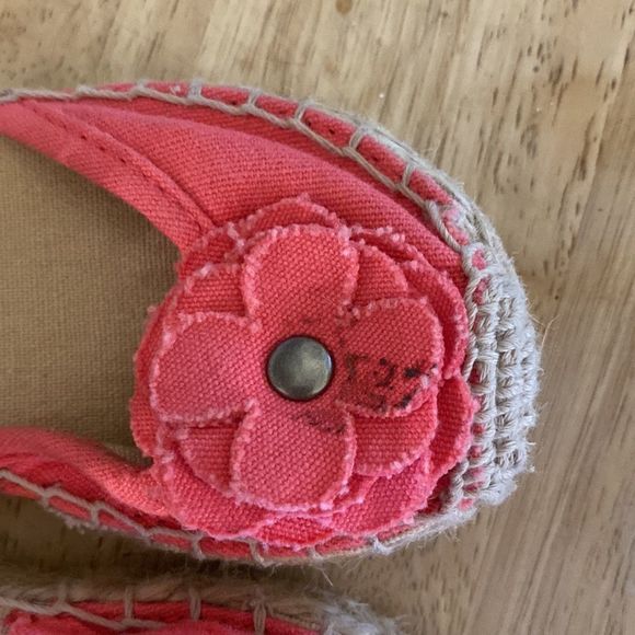 Size 5 Baby Old Navy Sandals - Picture 3 of 4